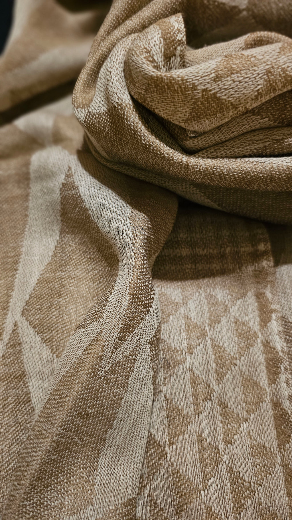 Hand-Loomed Pashmina with Bi-Coloured Pattern