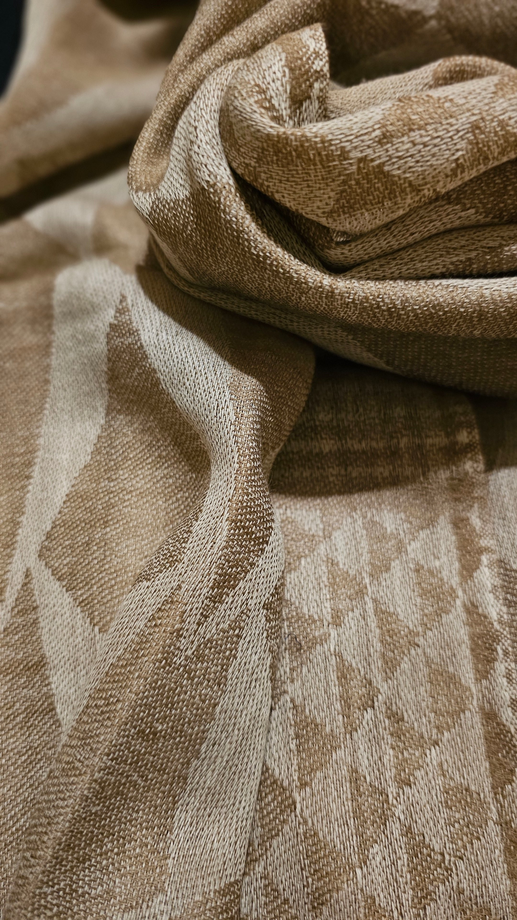 Hand-Loomed Pashmina with Bi-Coloured Pattern