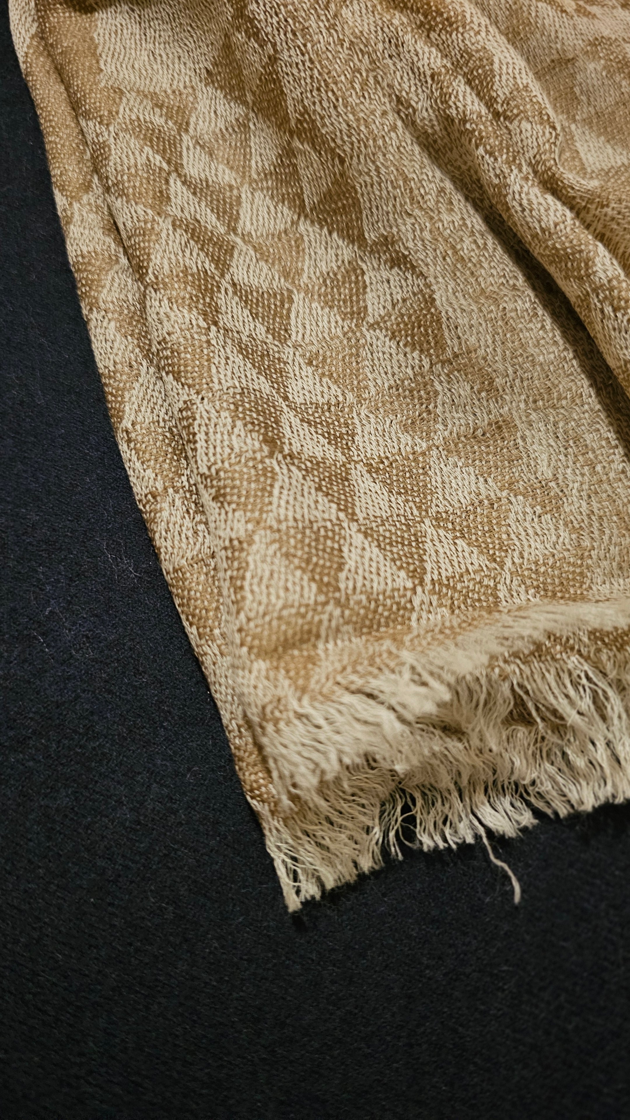 Hand-Loomed Pashmina with Bi-Coloured Pattern